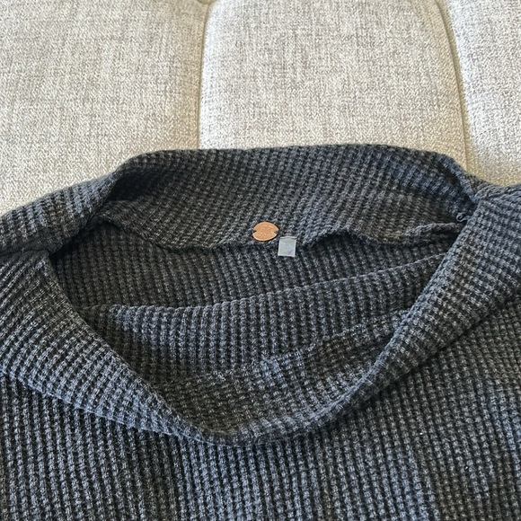FREE PEOPLE THERMAL WAFFLES OFF THE SHOULDER LONG SLEEVE BLACK TOP SIZE S/M - Picture 8 of 12
